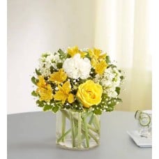 Yellow & White Delight™ Bouquet (Small)