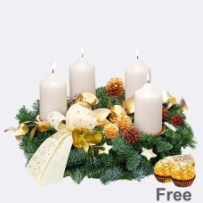 Classicaly cream coloured Wreath (Ø 30cm) with 2 Ferrero Rocher