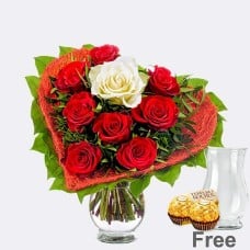 Rose Bouquet Amore with vase & Ferrero Raffaello