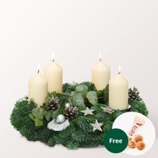 Wreath Wintertraum in Silber (Ã˜ 30 cm) with 3 Ferrero Giotto