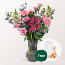 Flower Bouquet Mutterfreude with vase & 3 Ferrero Giotto