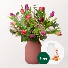 Flower Bouquet Fruhlingsgefuhl with vase & 3 Ferrero Giotto