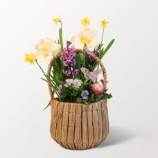 Fruhlingslaune in a Seagrass Basket