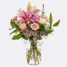 Flower Bouquet Landleben with vase