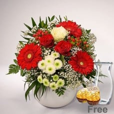 Flower Bouquet Frühlingswiese with vase and merci chocolate