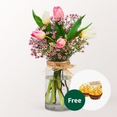 Arrangement Fruhlingskuss with 3 Ferrero Giotto