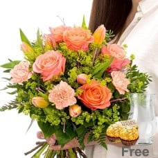Flower Bouquet Frühlingsherz with vase & 2 Ferrero Rocher