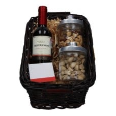 Canasta Vino Tinto 375ml and Pistachios