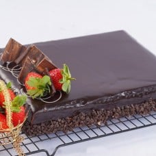 Rich Chocolate Chip Cake 1.8 Kg (3.9 Lbs)
