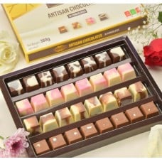 LA TREATS - ARTISAN CHOCOLATES 32PCS WITH FREE SINGLE RED ROSE