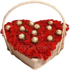(010) Heart Shaped Roses W/ Ferrero Rocher Chocolate