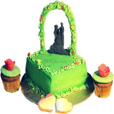1 pound fondant vanilla cake W/ 2 pcs fondant cupcake & 2 pcs cookies
