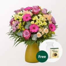 Flower Bouquet HerzflÃ¼stern with Halloren Balls & vase