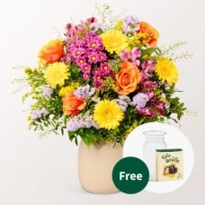 Flower Bouquet BlÃ¼tenkuss with Halloren Balls & vase