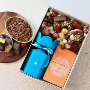 Donuts Dessert Box & Nuts