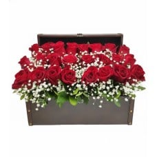 24 Red roses in a charming chest