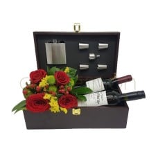 Flowers and 2 wines in a gift box