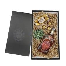 Gift box with Cardhu Whiskey and chocolate cigars