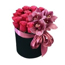 Black box with fuchsia roses and orchids (Basic)