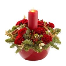 Festive arrangement with candle and ornaments in red color (Basic)