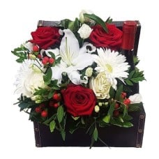 Chest With Red/White Flowers And Wine (Basic)