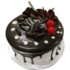 Blackforest Delight with Flower Hand Bouquet (0.5kg cake with 6 stalk (Carnations OR Roses))