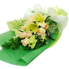 Mix Hand Bouquet 19 (3 Conca dor Lily With 9 Champagne Roses)