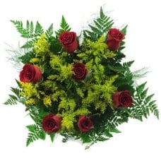 Composition of 7 roses
