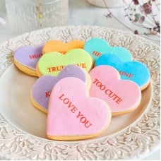 Heart-shaped cookies with love messages (12 pieces)