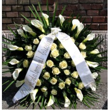 Kala wreath and cream roses (Medium)