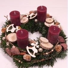 Advent wreath with burgundy cylinder candles