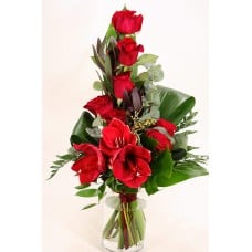 Amaryllis and red roses - in an elongated bouquet (M)