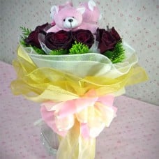 9 Black Roses With 3 Small Bears In The Center Handbouquet