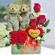 10Cm Couple Bear With 3 Red Roses Small Table Arrangement