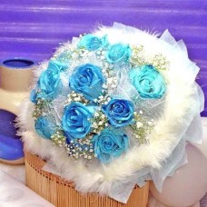 12 Blue Roses Handbouquet (Snow White)