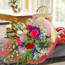 12 Mixed Roses Handbouquet With Long Wrapping.