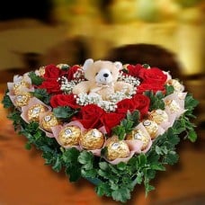12 Red Roses And  22 Rochers Table Arrangement