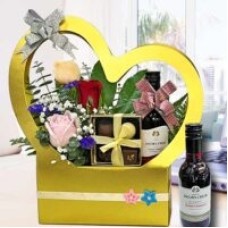 Red Wine 187ml, Mixed Roses & chocolate pralines