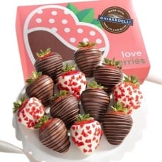 Made with Ghirardelli Love is Sweet Chocolate Covered Strawberries - 12 Berries