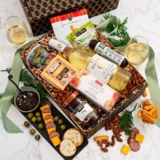 Non-Alcoholic White Wine, Cheese & Crackers Gift Box