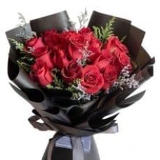 12 Red Love Roses