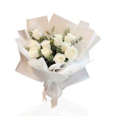 18 White Roses Bouquet