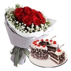 Bouquet of 10 Red Roses and 1/2 Kg Black Forest Cake