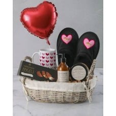 Love You Treats And Body Hamper