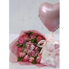 Love Blooms And Treats Gift Set