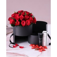 Showstopper Roses In Surprise Box