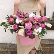 Flowers,in,a,box,Mona,Lisa