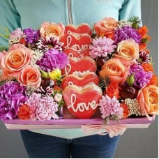 Gift,box,made,of,flowers,and,cookies