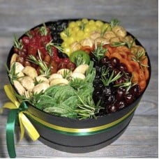 Men's,bouquet,of,mixed,dried,fruits