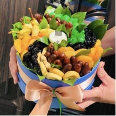 Bouquet,of,dried,fruits,for,men